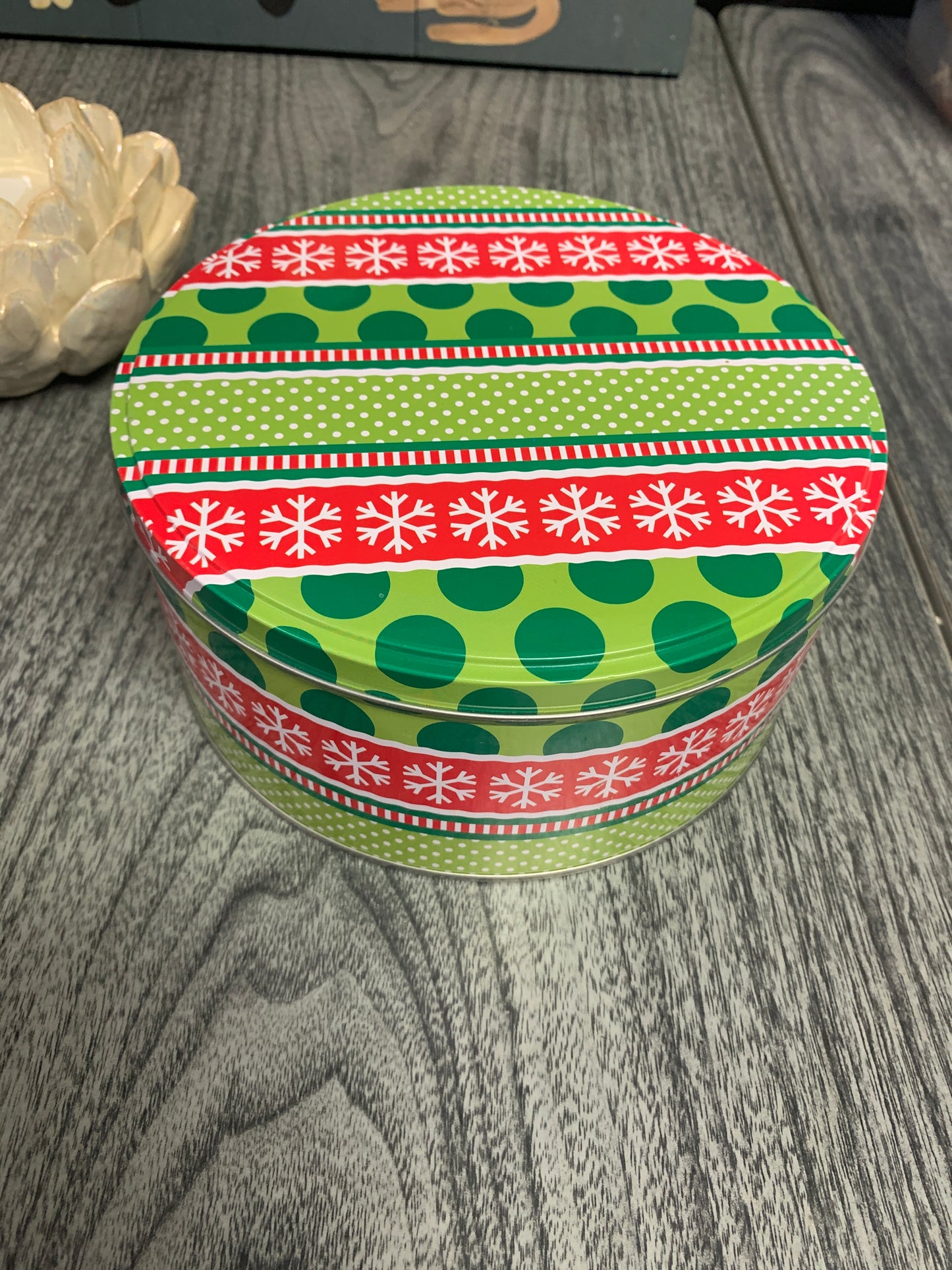 (2055) tin Christmas box