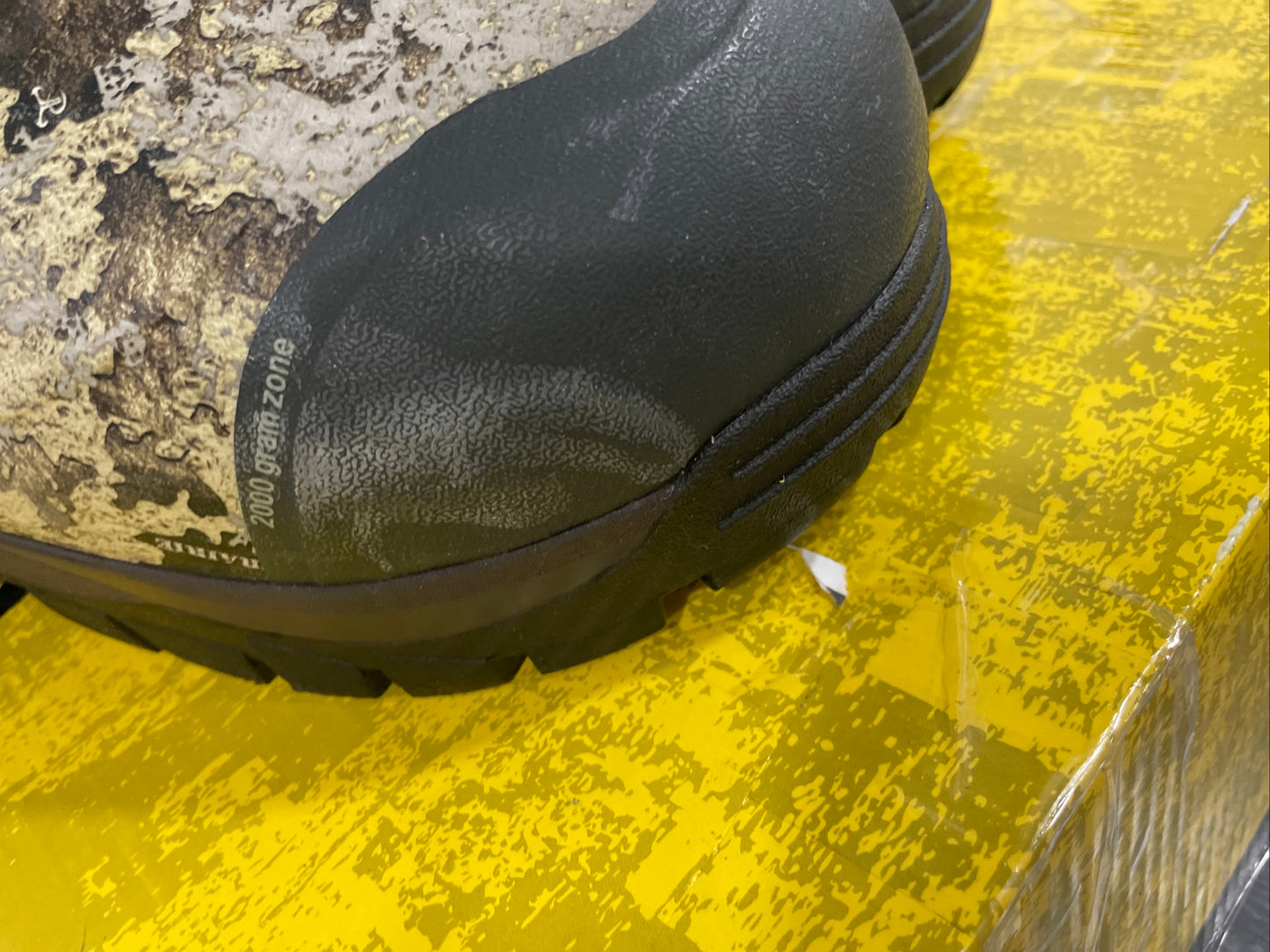 Cabela’s zoned comfort trac 2,000-Gram insulated rubber hunting boots for men (063)