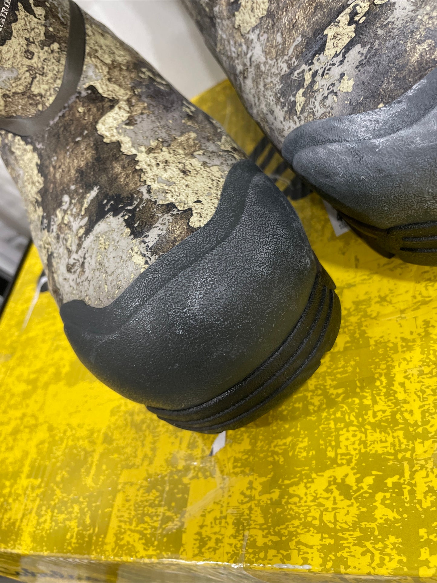 Cabela’s zoned comfort trac 2,000-Gram insulated rubber hunting boots for men (063)
