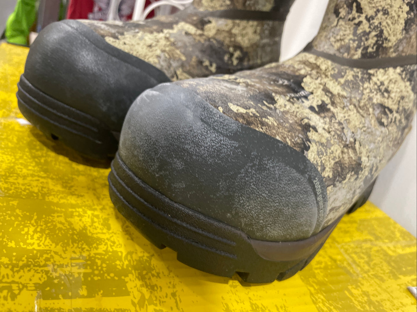Cabela’s zoned comfort trac 2,000-Gram insulated rubber hunting boots for men (063)