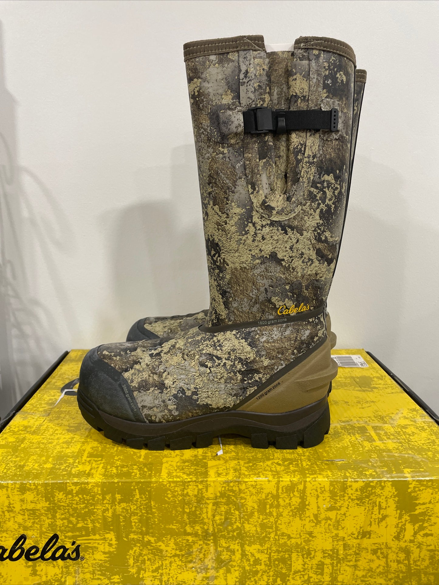 Cabela’s zoned comfort trac 2,000-Gram insulated rubber hunting boots for men (063)