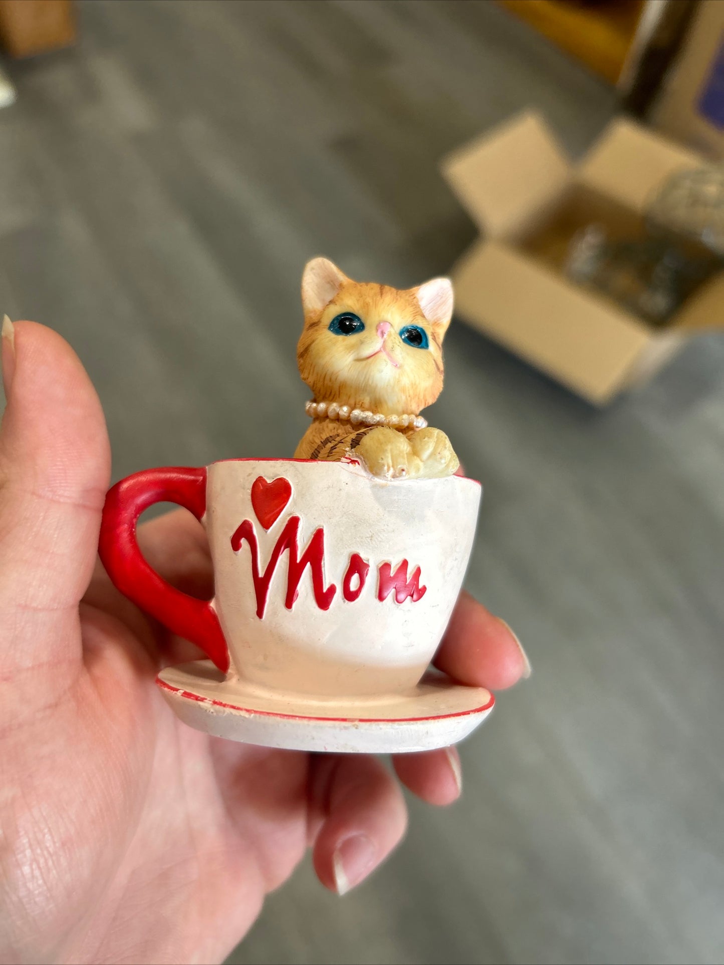 Cat Figurine: in a cup very cute MOW 3.5 INCH -(365)