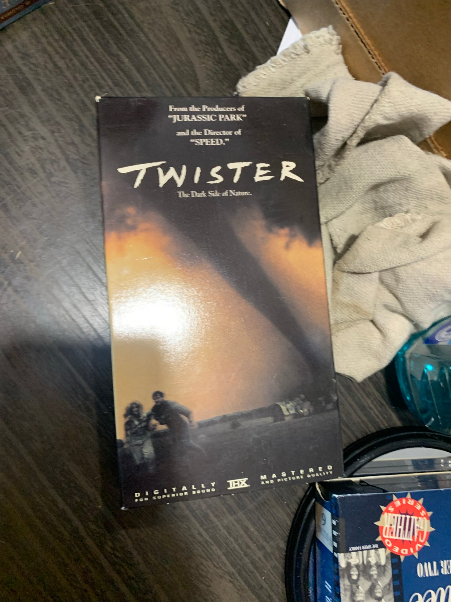 (1048) twister vhs
