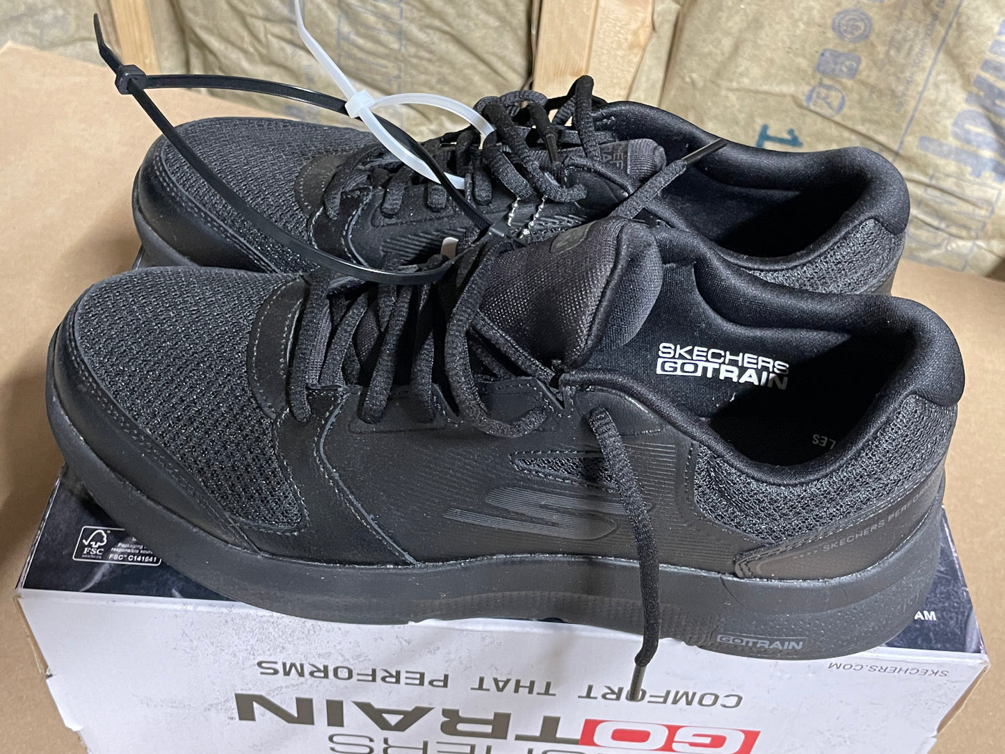 Skechers GoTrain Mens Athletic Shoes