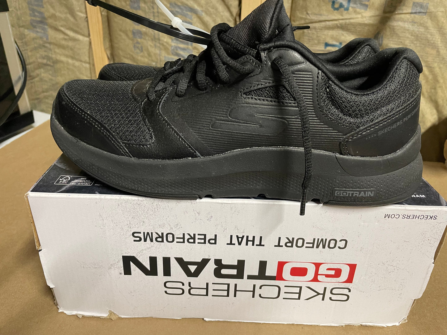 Skechers GoTrain Mens Athletic Shoes