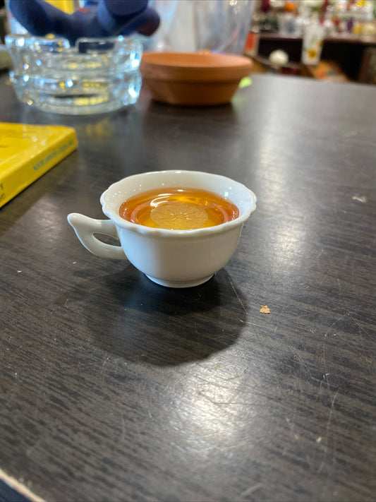 (1934) resin mini tea cup w lemon